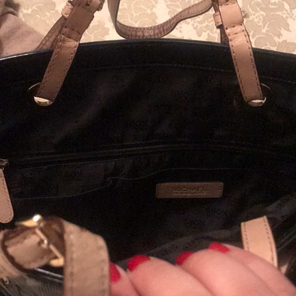Michael Kors purse - Picture 4 of 4